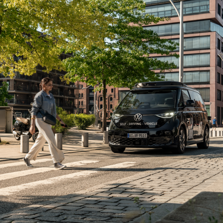 autonomous vehicle stops in front of a crosswalk